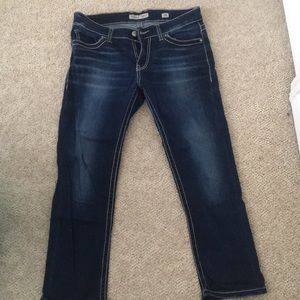 Buckle capris